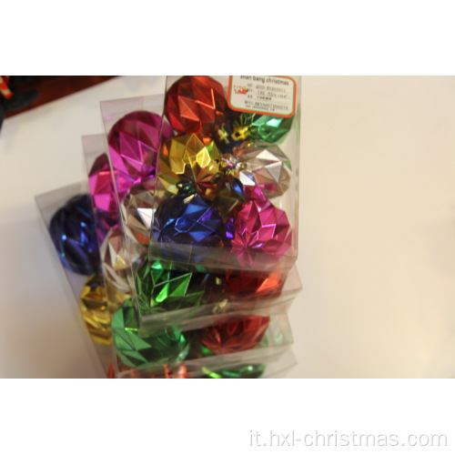 Ornamento a sfera di Natale di colore assortito con disegni di diamanti